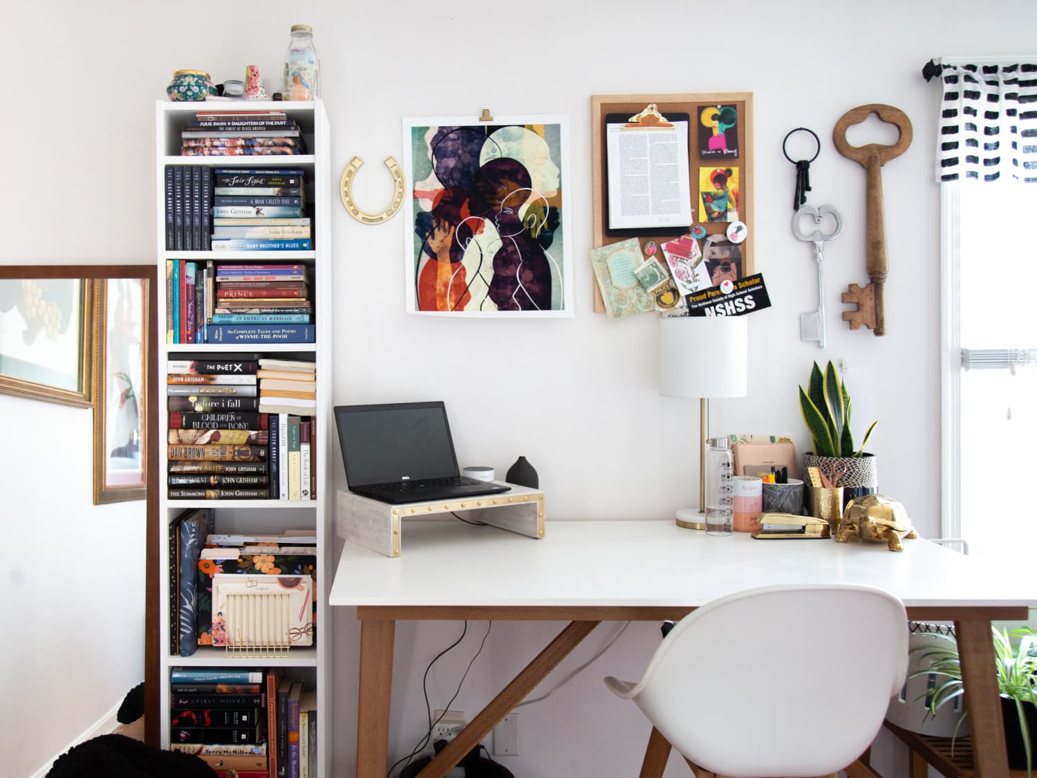 8 Stylish WFH Chairs That Are Perfect for Small Spaces Apartment